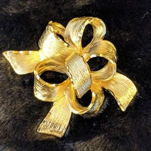 Vintage Tara Brooch Pin - 1960s Ribbon Bow Pin